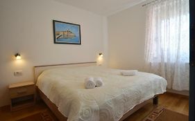 Apartment Dina 52